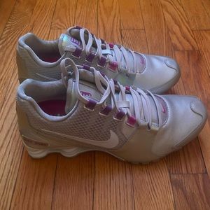 W Nike Shox Avenue SE
